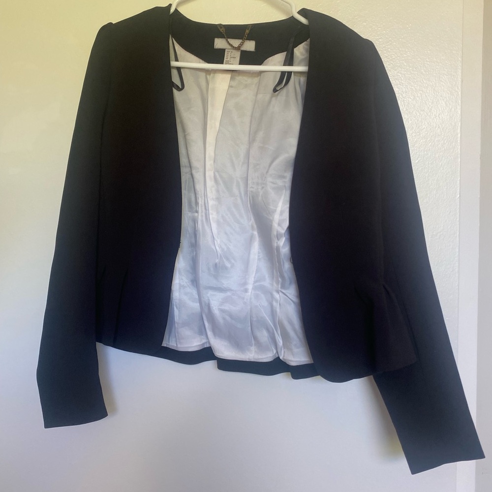 DONATING 10/4 - Elegant Black Women's Blazer size 6